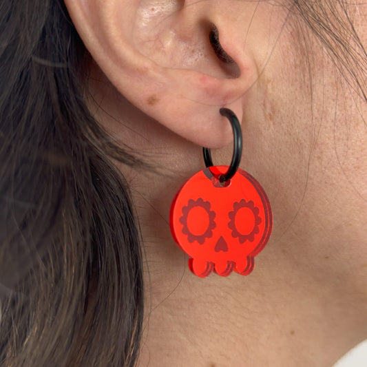 Pendientes Calavera Kawai efecto espejo rojo